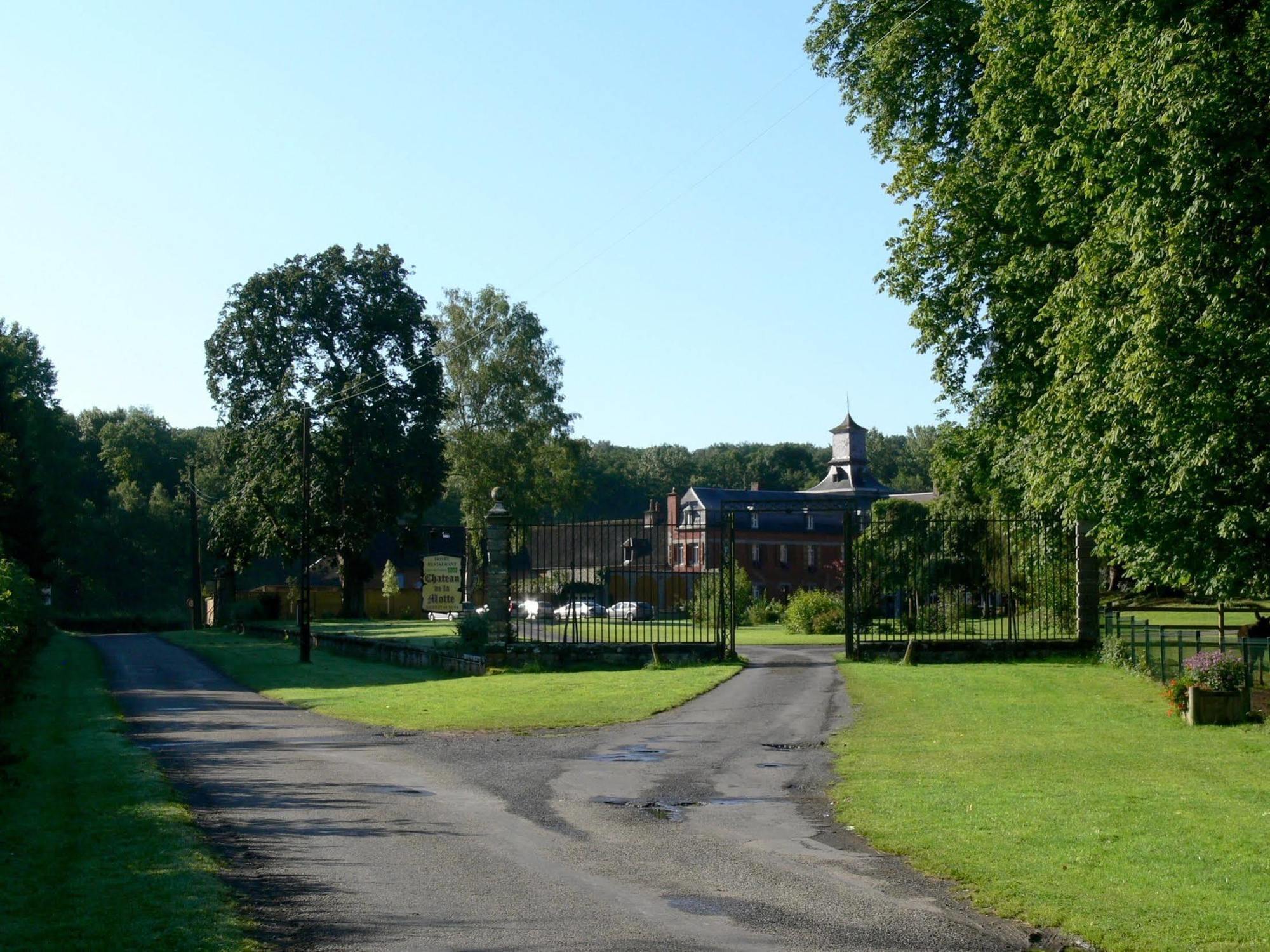 Logis - Chateau De La Motte - Hotel & Restaurant Liessies Zewnętrze zdjęcie