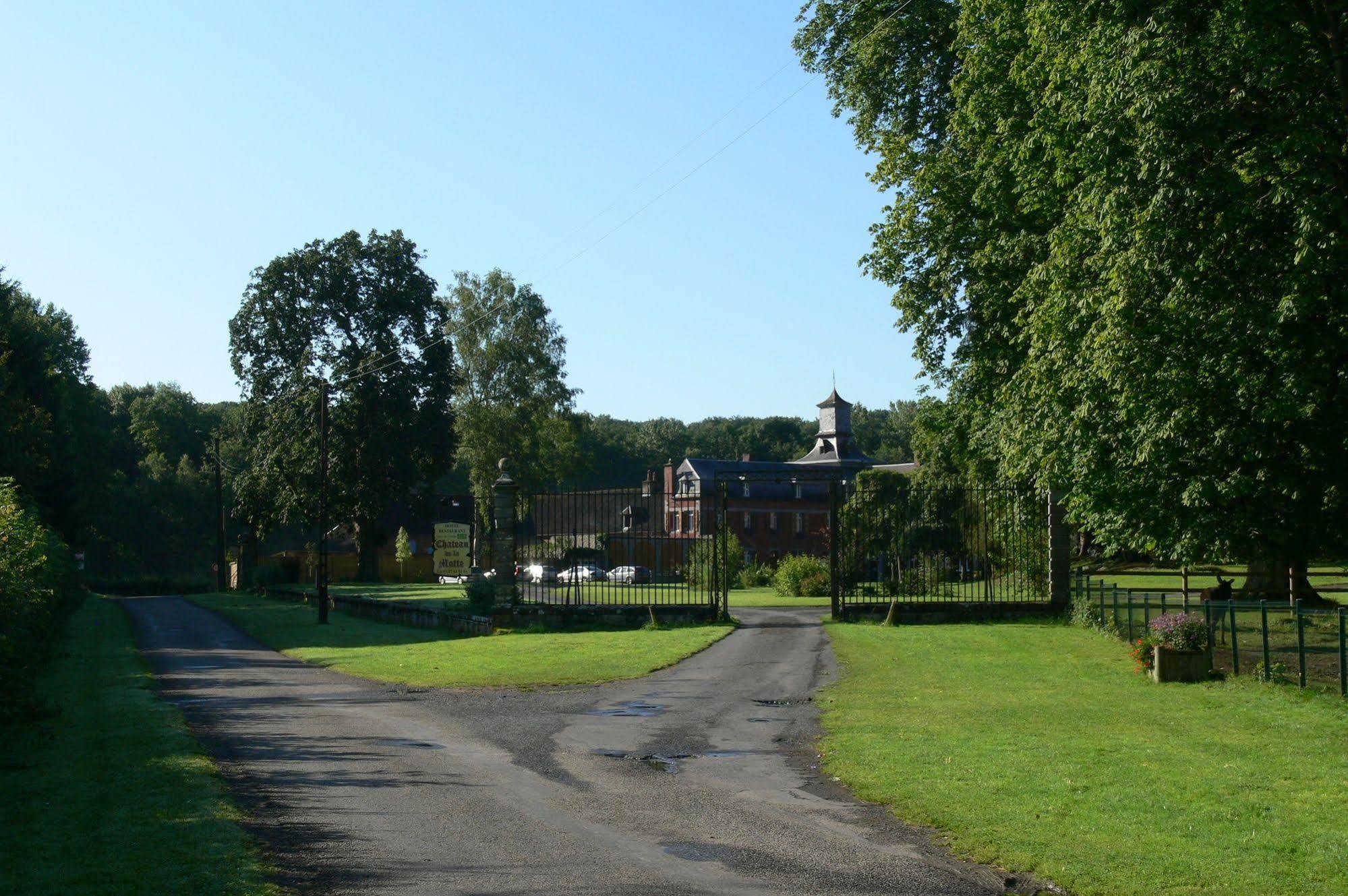 Logis - Chateau De La Motte - Hotel & Restaurant Liessies Zewnętrze zdjęcie